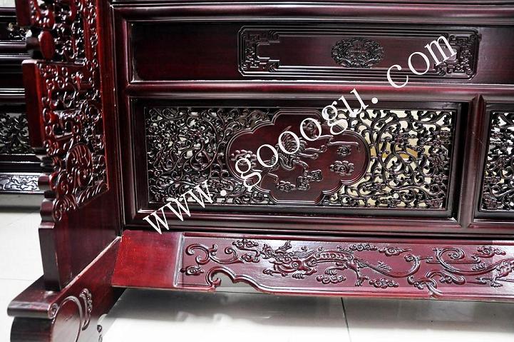 屏風(fēng)底座雕工精細(xì)、油漆的工藝細(xì)致！